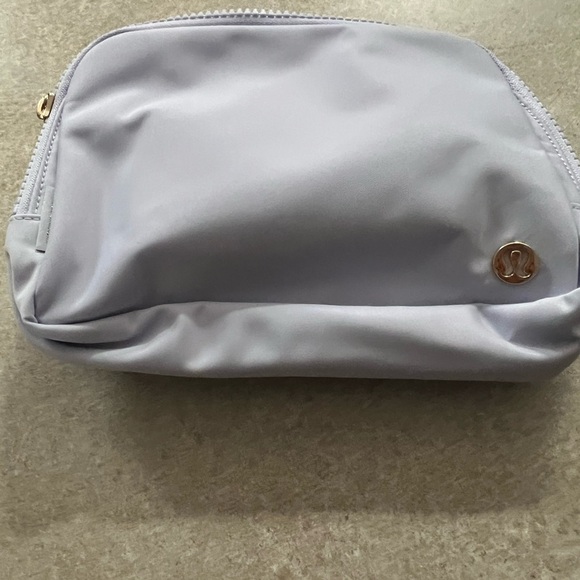 Lululemon Athletica Serene Blue large belt bag NWT - Picture 1 of 5